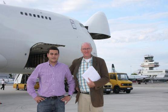 Photo Christian Klinger and second person in front of plane in Kazachstan